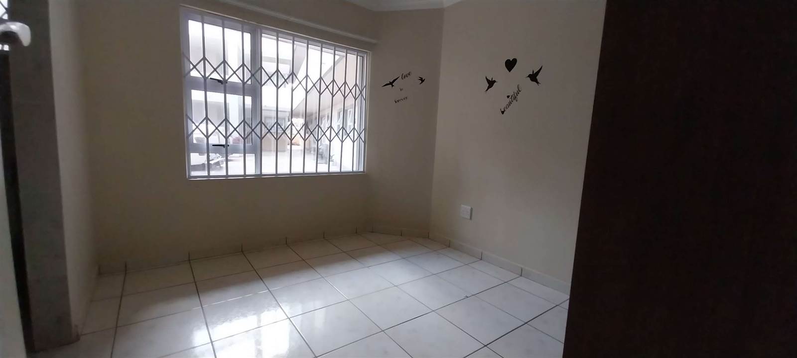2 Bed Apartment in Manaba photo number 11