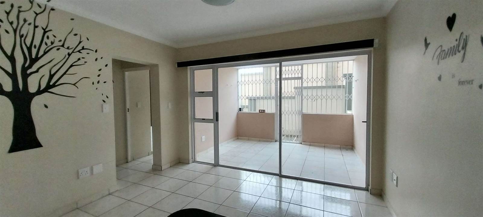 2 Bed Apartment in Manaba photo number 4