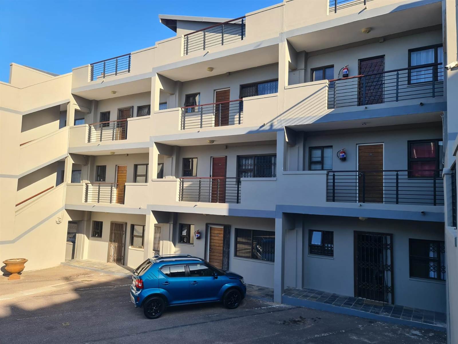 2 Bed Apartment in Winklespruit photo number 20