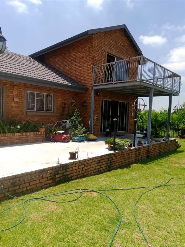 3 Bed House in Bronkhorstbaai photo number 2