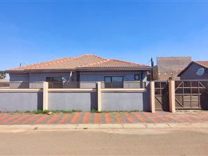 3 Bed House in Roodekop