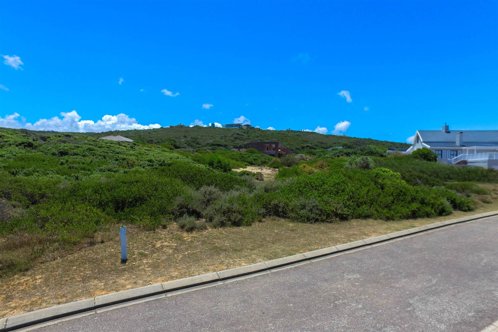 850 m² Land available in Dana Bay photo number 3