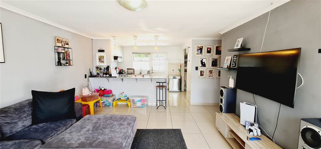3 Bed House in Parow Central photo number 5