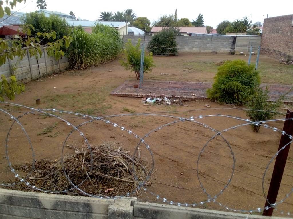 975 m² Land available in Vryburg photo number 1