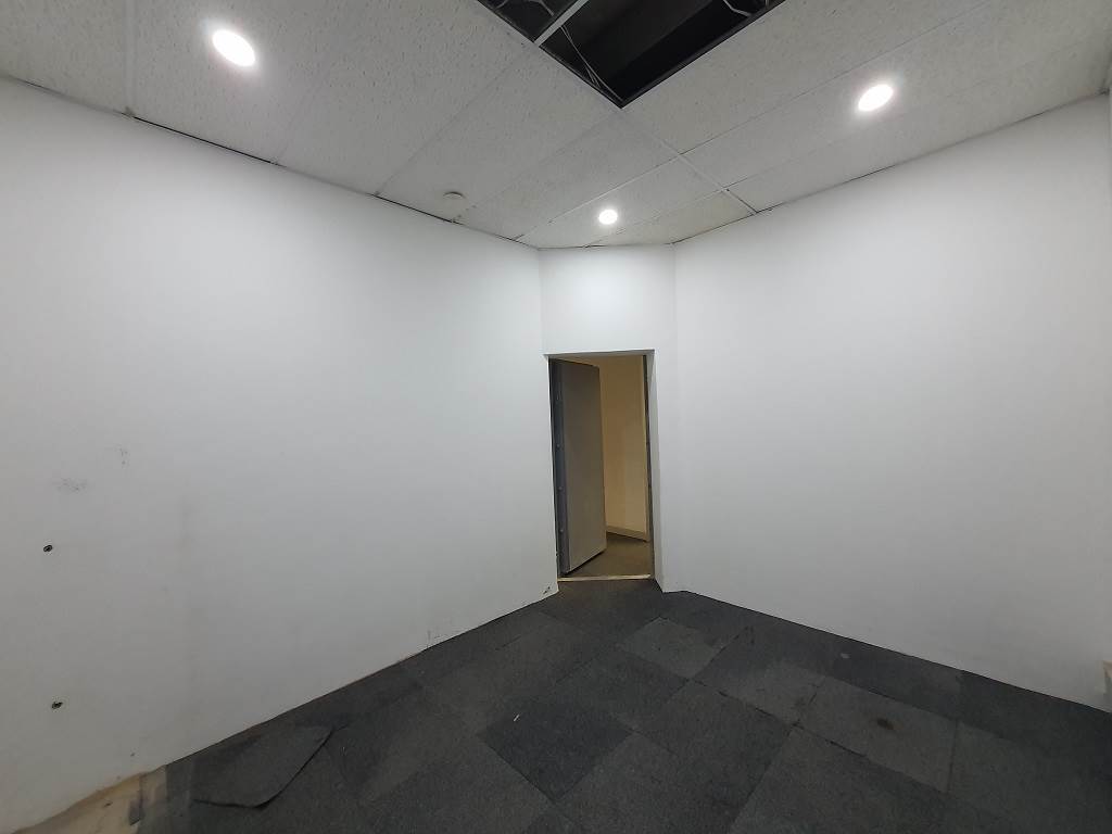 687  m² Commercial space in Halfway House photo number 23