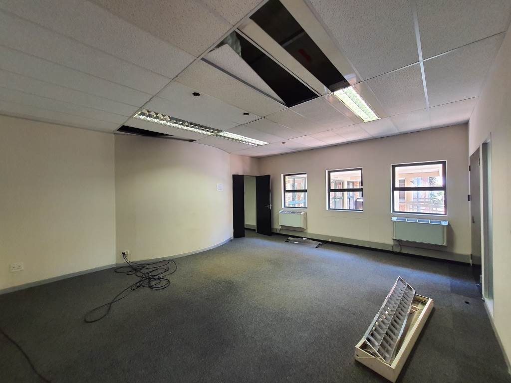 687  m² Commercial space in Halfway House photo number 24