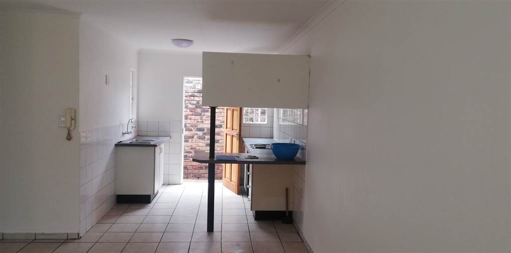 2 Bed House in Krugersdorp North photo number 7