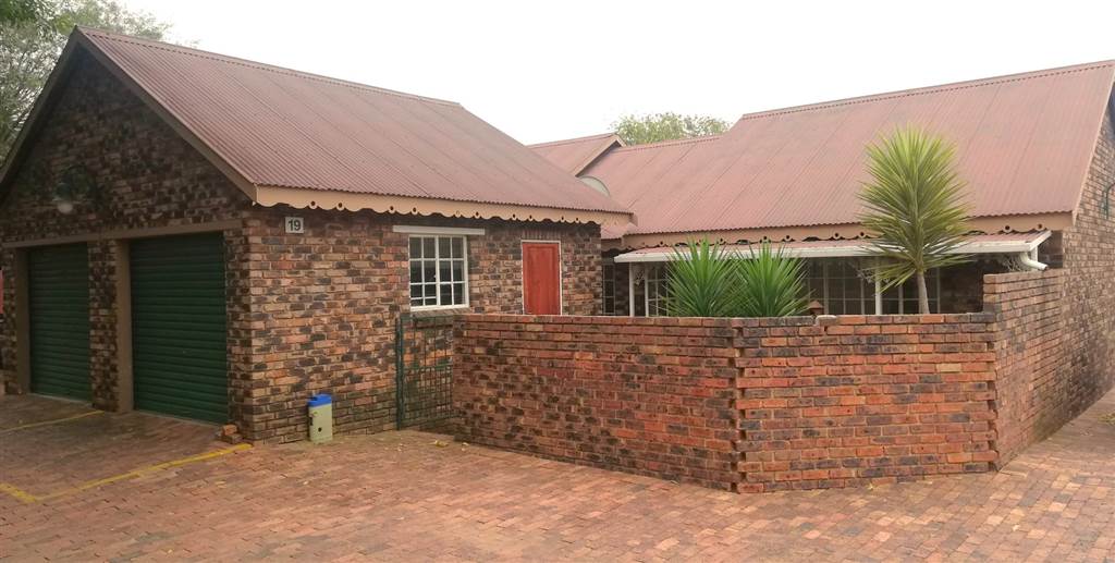 2 Bed House in Krugersdorp North photo number 1