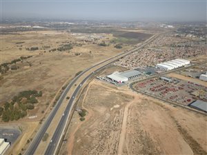 1.1 ha Land available in Chloorkop