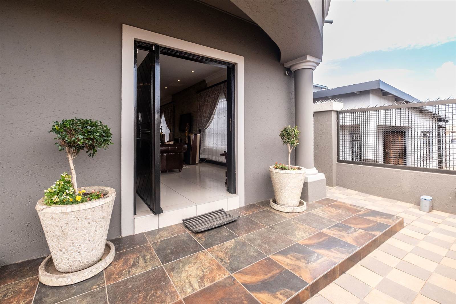 4 Bed House in Moroka North photo number 30