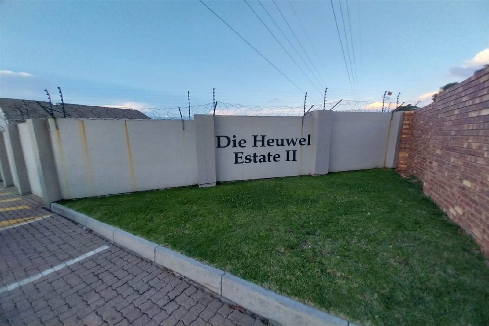 3 Bed Apartment in Witbank Central photo number 1