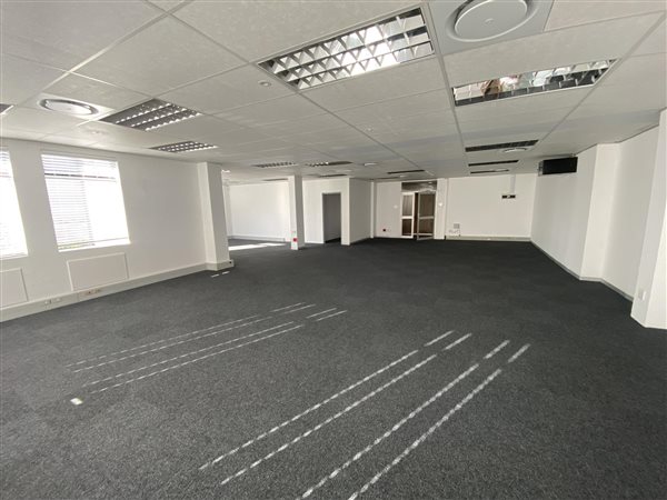 138  m² Commercial space in Steenberg