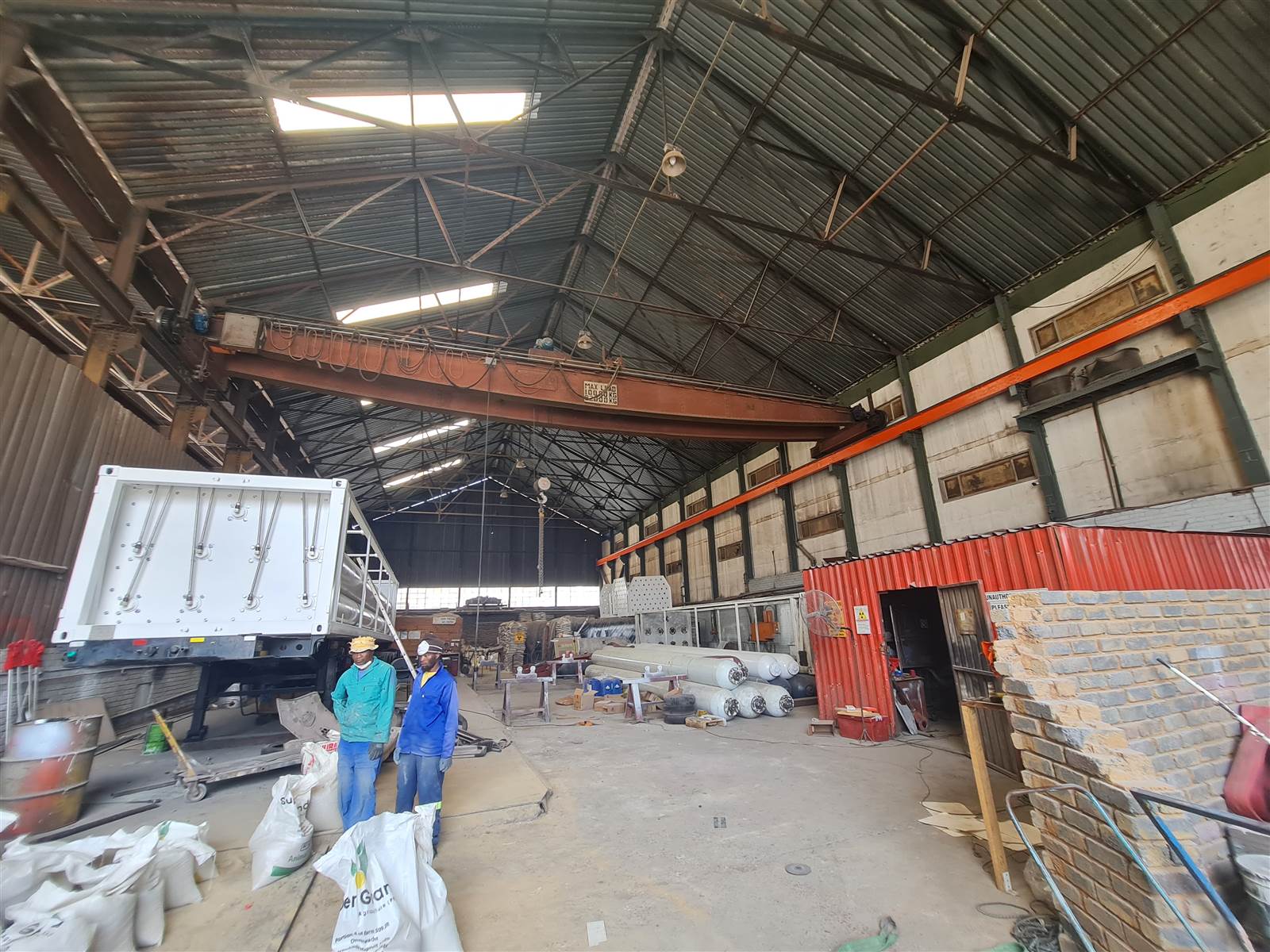 1512  m² Industrial space in Elandsfontein AH photo number 2