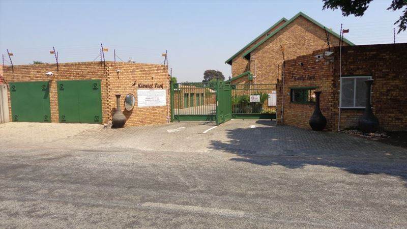 4 Bed Townhouse in Kempton Park Central photo number 1