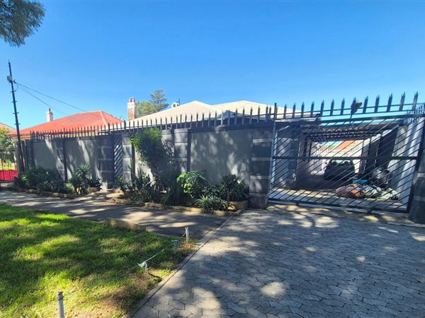 8 Bed House in Turffontein