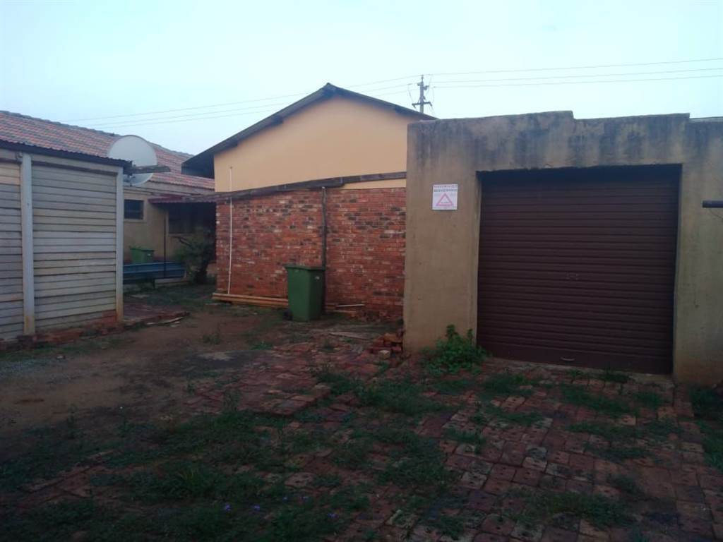 2 Bed House in Ikageng photo number 15