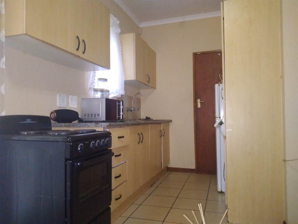 2 Bed House in Ikageng photo number 6