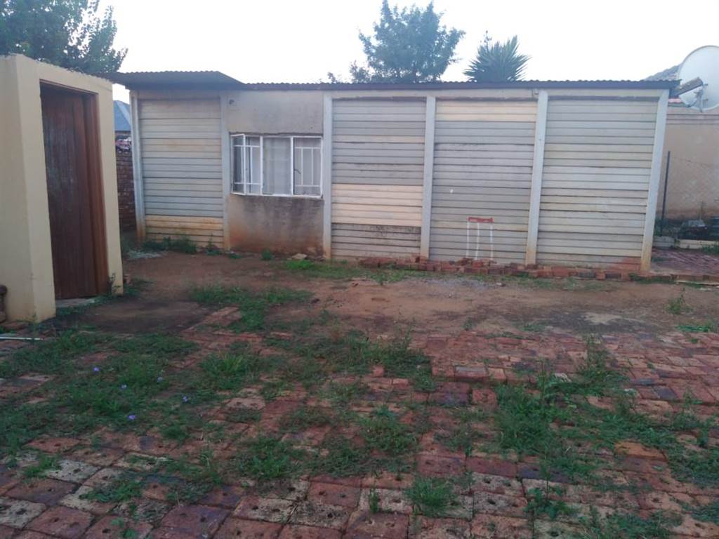 2 Bed House in Ikageng photo number 14