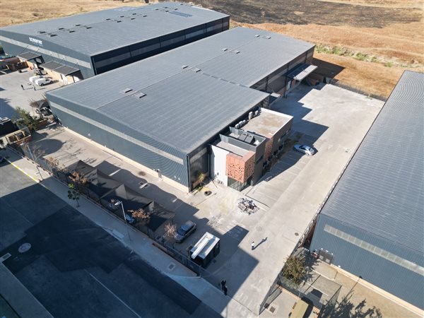 3 703  m² Industrial space