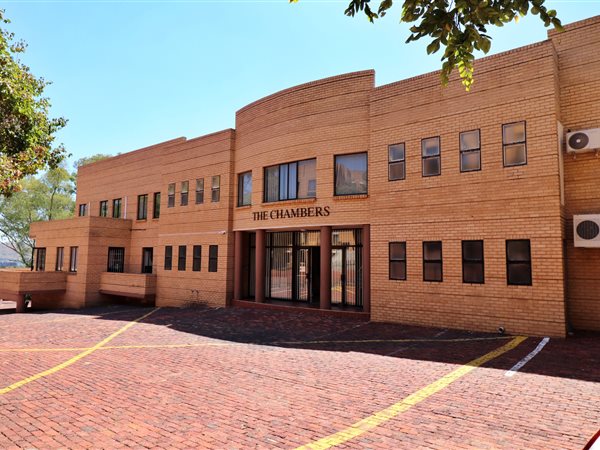 2000  m² Office Space in Bedford Gardens