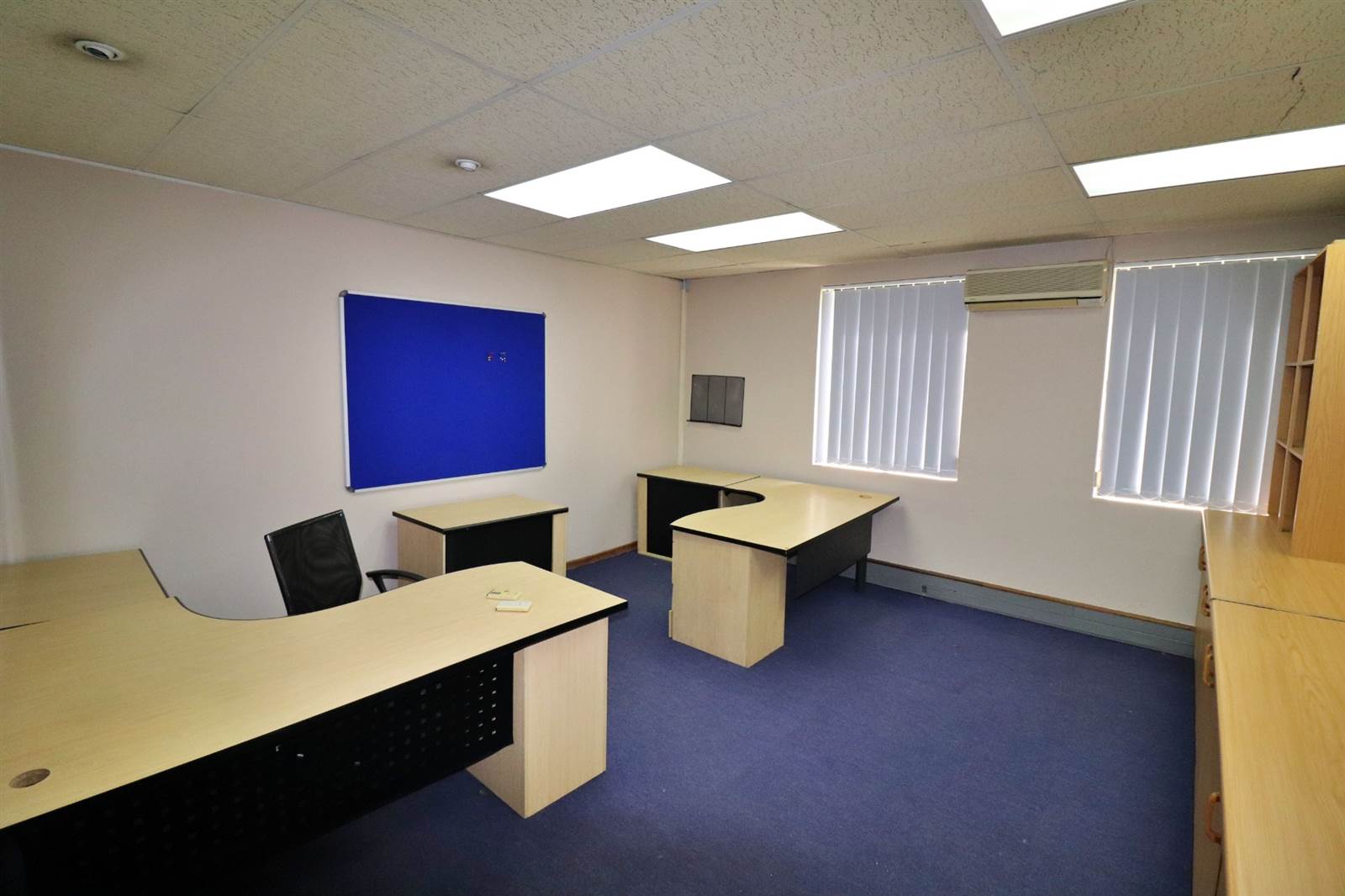 2000  m² Office Space in Bedford Gardens photo number 11