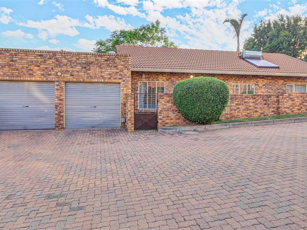 3 Bedroom Townhouse 3 Bedroom Townhouse