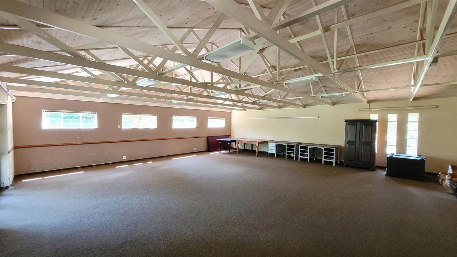 670  m² Commercial space in Kloof photo number 4