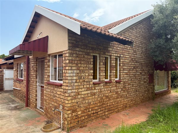2 Bedroom Townhouse 2 Bedroom Townhouse