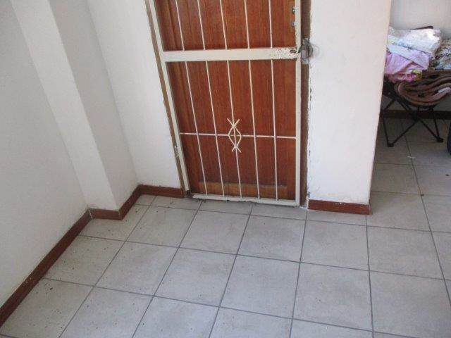 0.5 Bed Flat in Durban CBD photo number 5