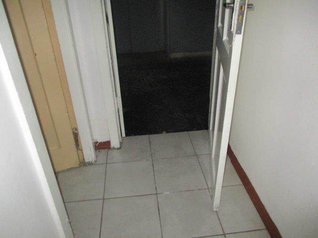 0.5 Bed Flat in Durban CBD photo number 11