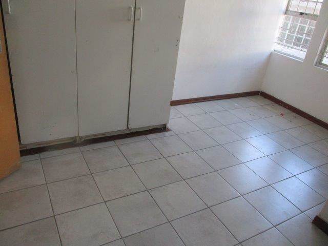0.5 Bed Flat in Durban CBD photo number 4