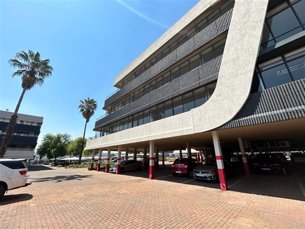 154  m² Commercial space in Cresta