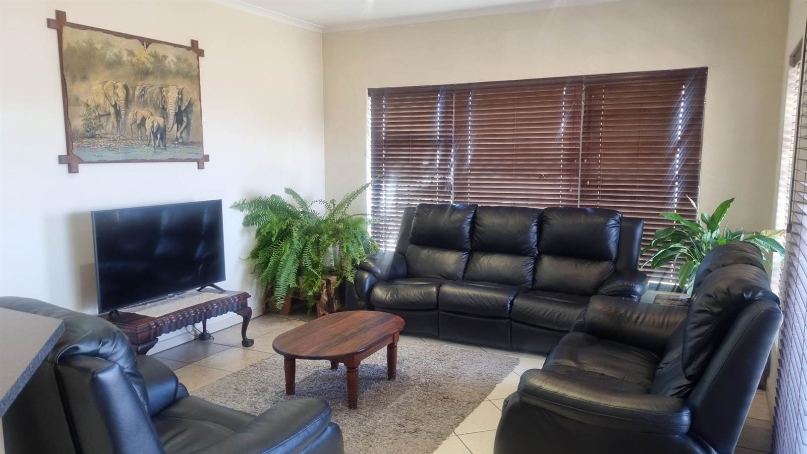 3 Bed House in Myburgh Park photo number 4