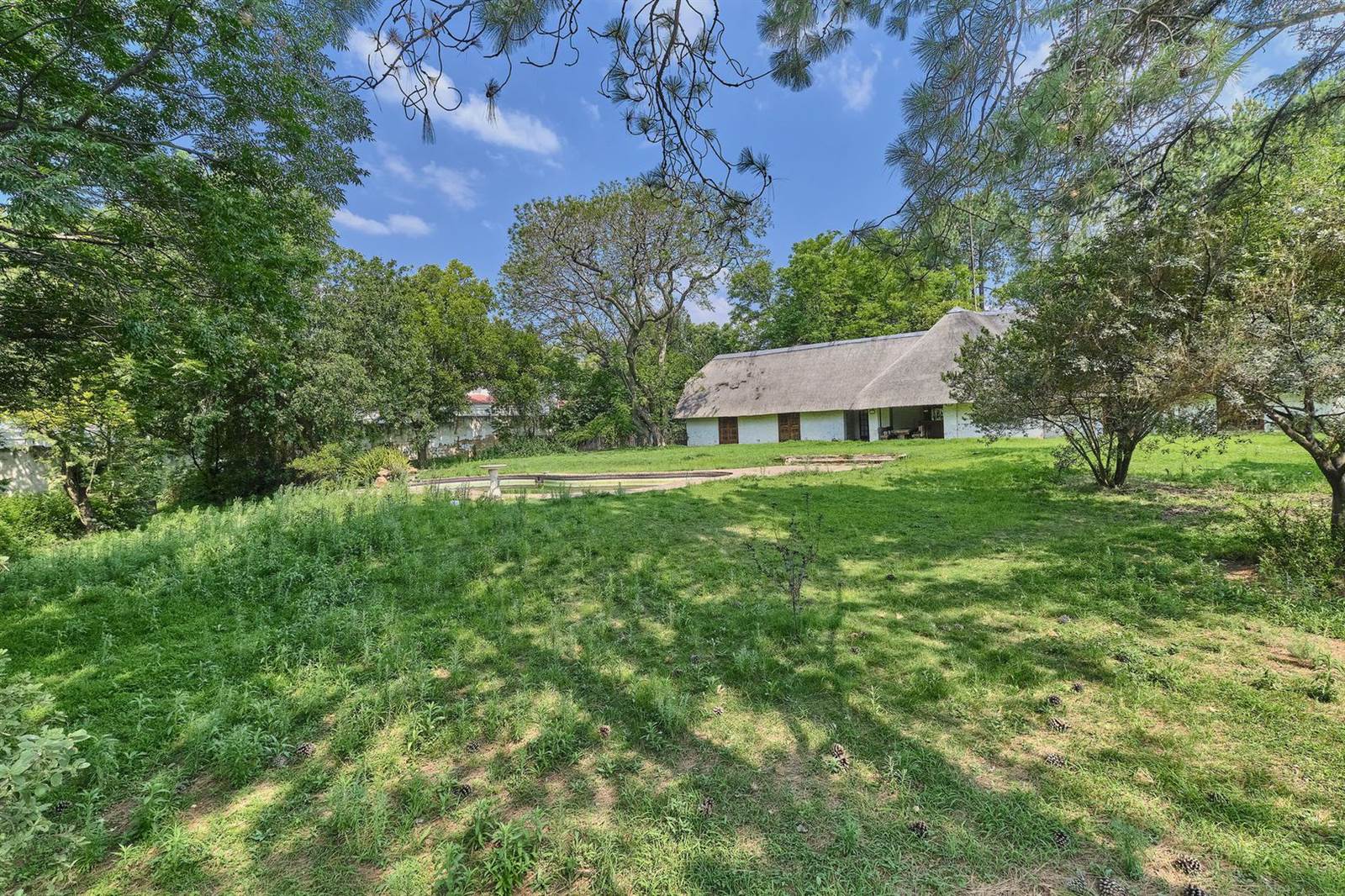 4050 m² Land available in Douglasdale photo number 2