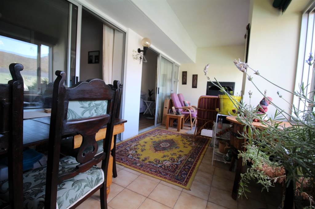 2 Bed Apartment in Montagu photo number 8