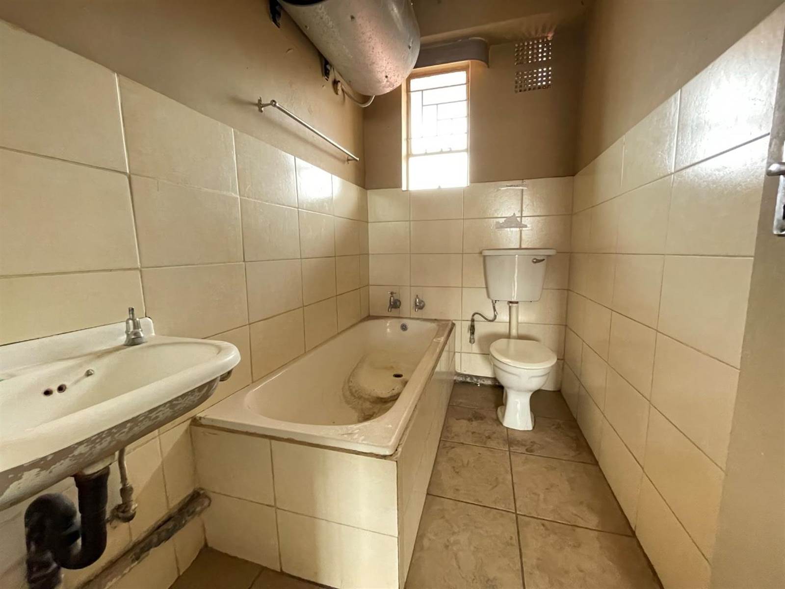 2 Bed Apartment in Kempton Park Central photo number 17
