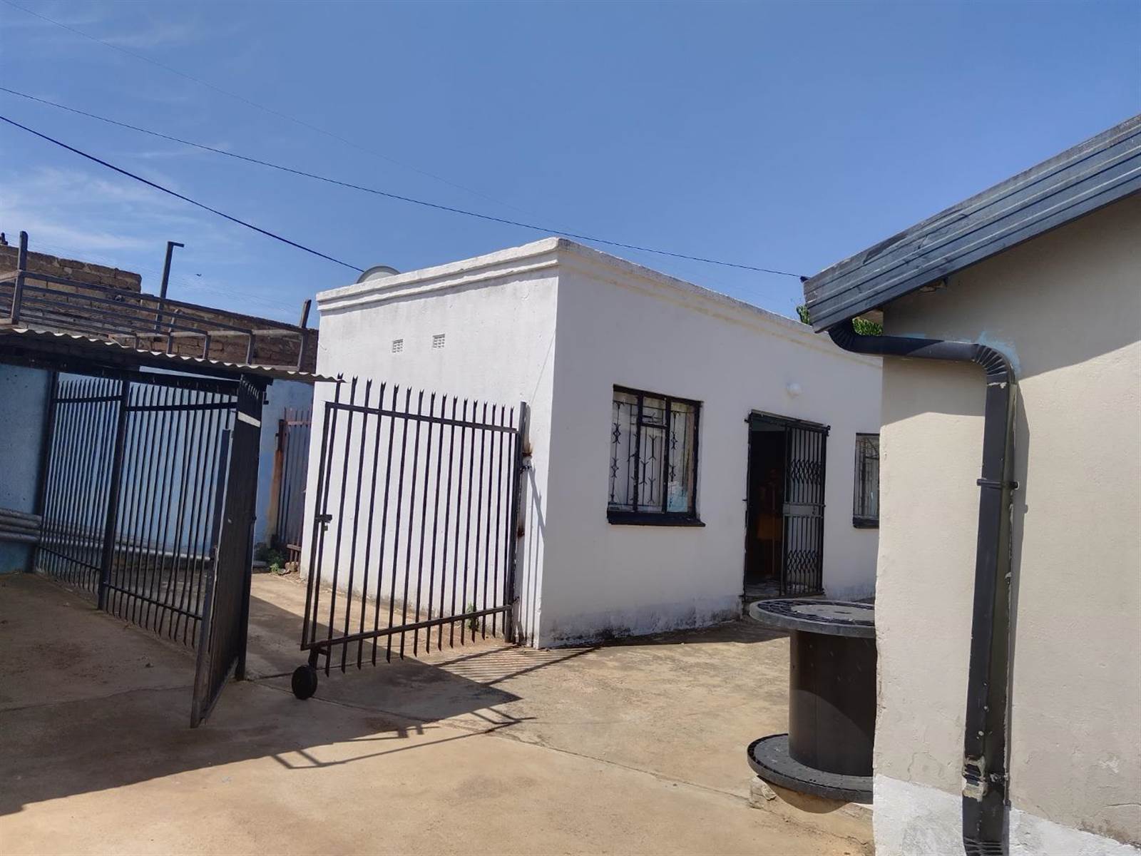 4 Bed House in Mabopane photo number 2