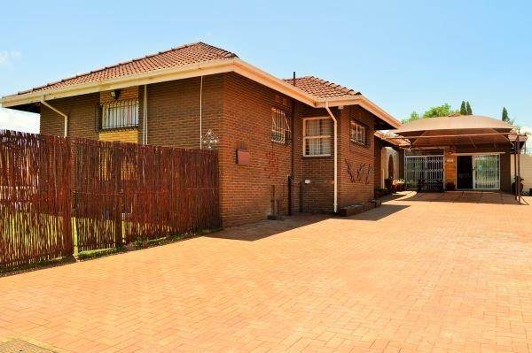 4 Bed House in Southcrest photo number 30