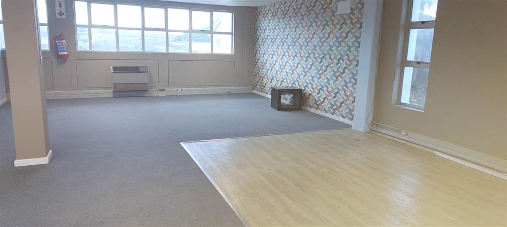 180  m² Office Space in Newton Park photo number 9