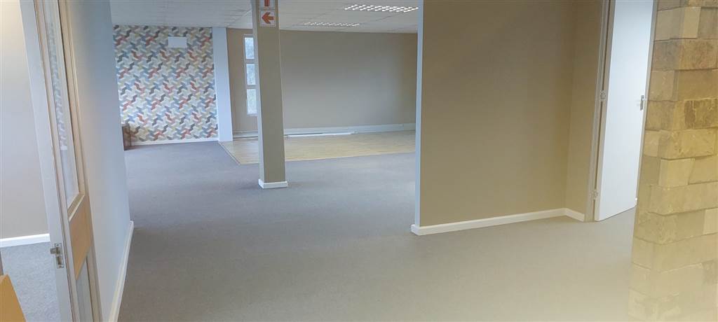 180  m² Office Space in Newton Park photo number 3