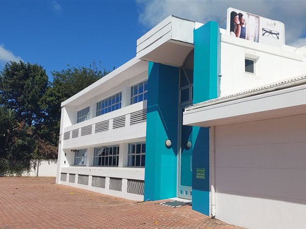 180  m² Office Space in Newton Park