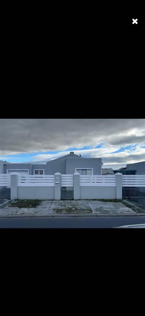 6 Bed House in Grassy Park photo number 17
