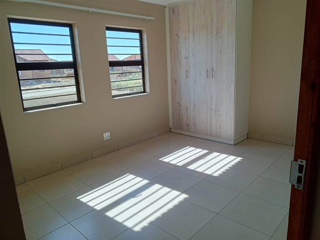 2 Bed House in Bloemfontein photo number 7