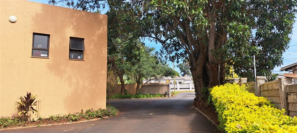 1600  m² Office Space in Kloof photo number 1
