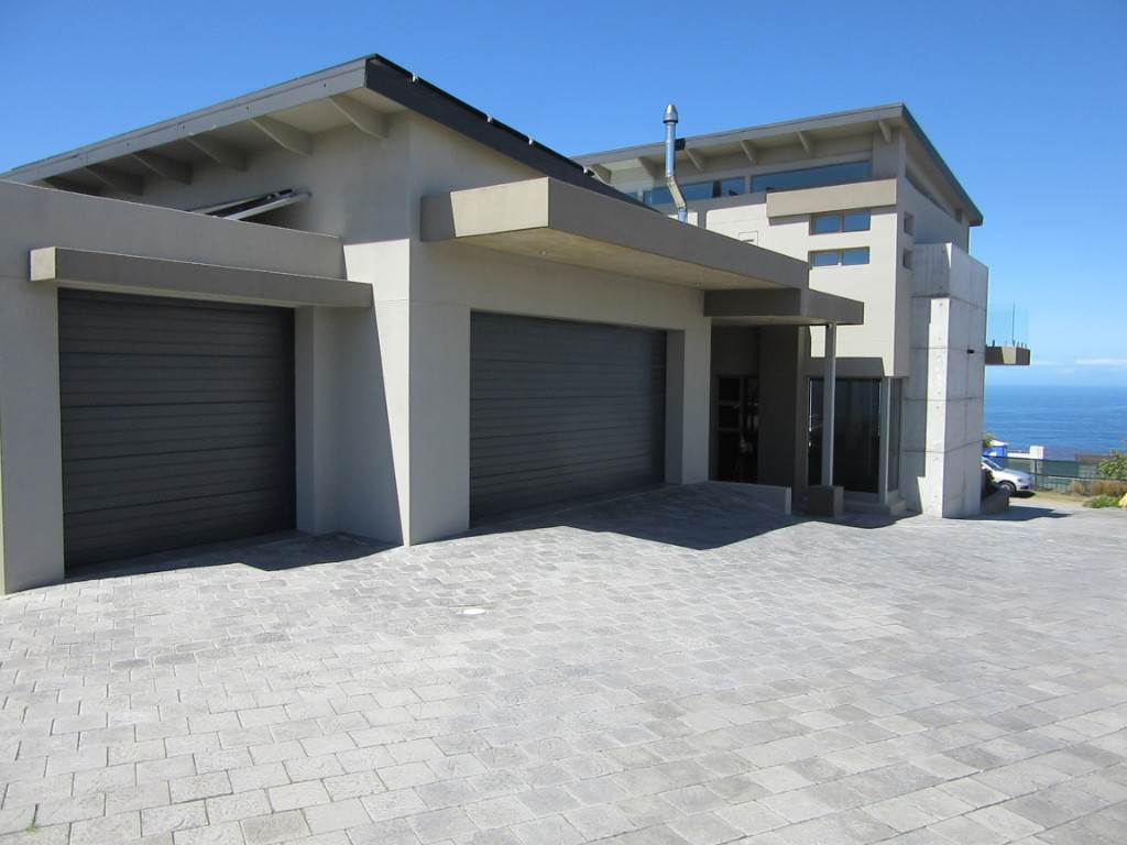4 Bed House in Oubaai and surrounds photo number 4