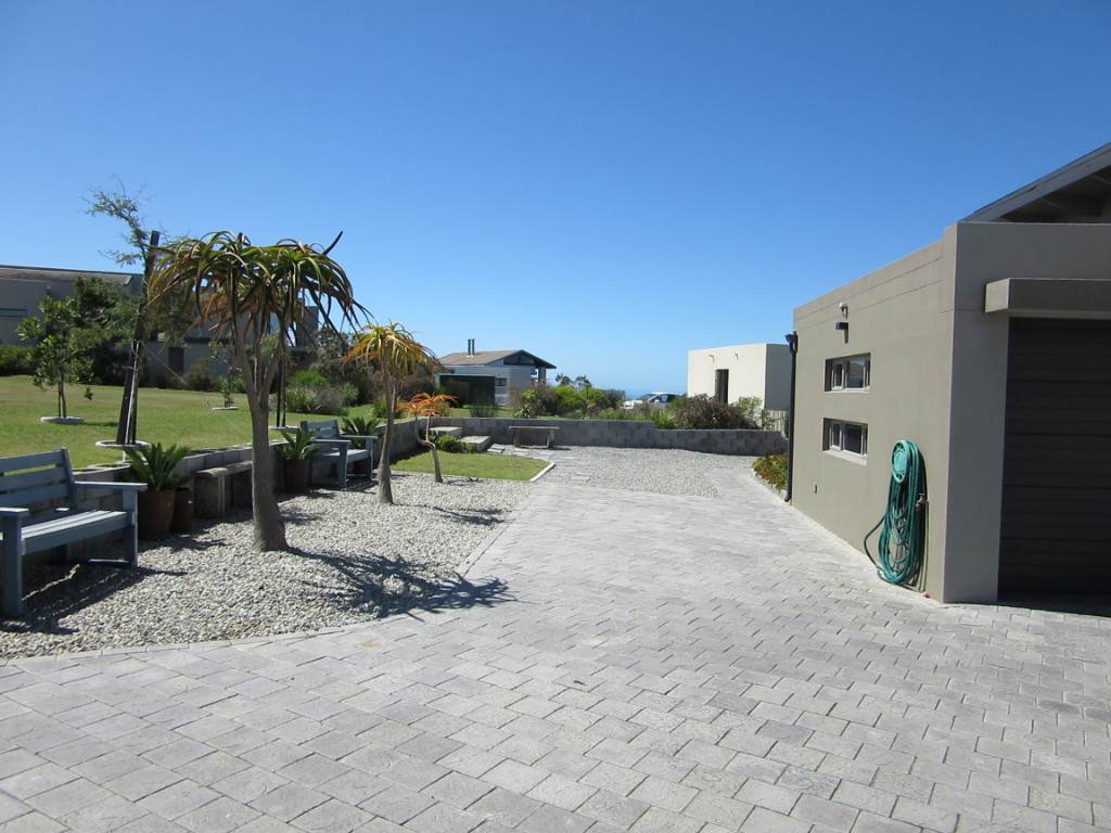 4 Bed House in Oubaai and surrounds photo number 3