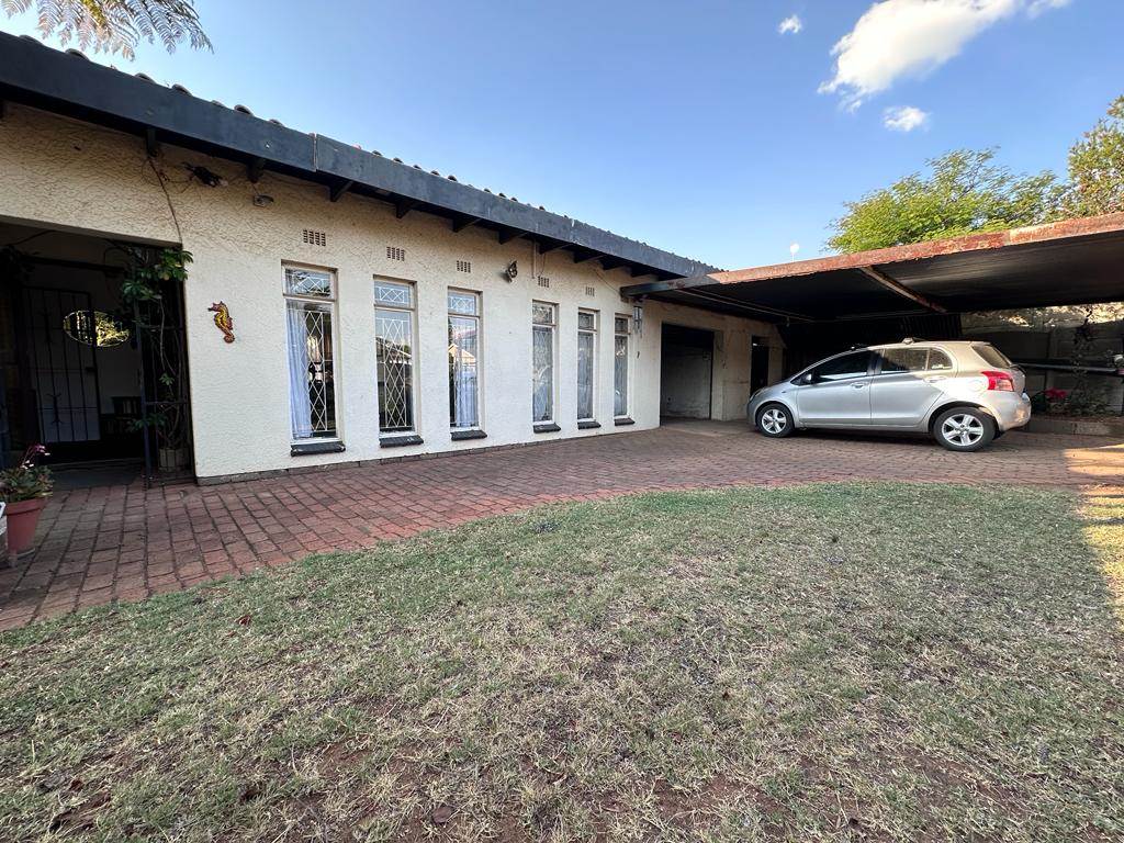 3 Bed House in Glen Marais photo number 2