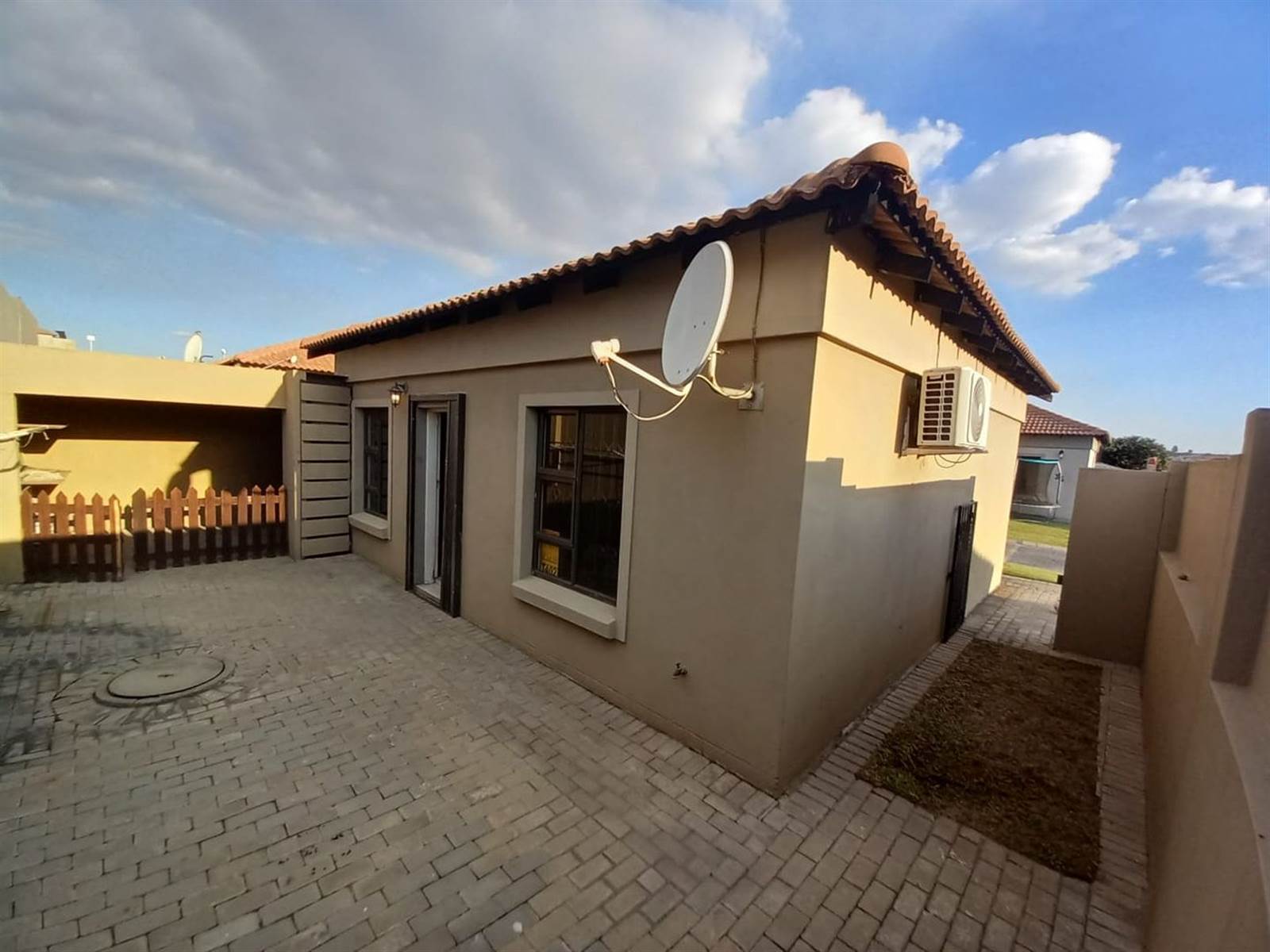 2 Bed Townhouse in Trichardt photo number 9