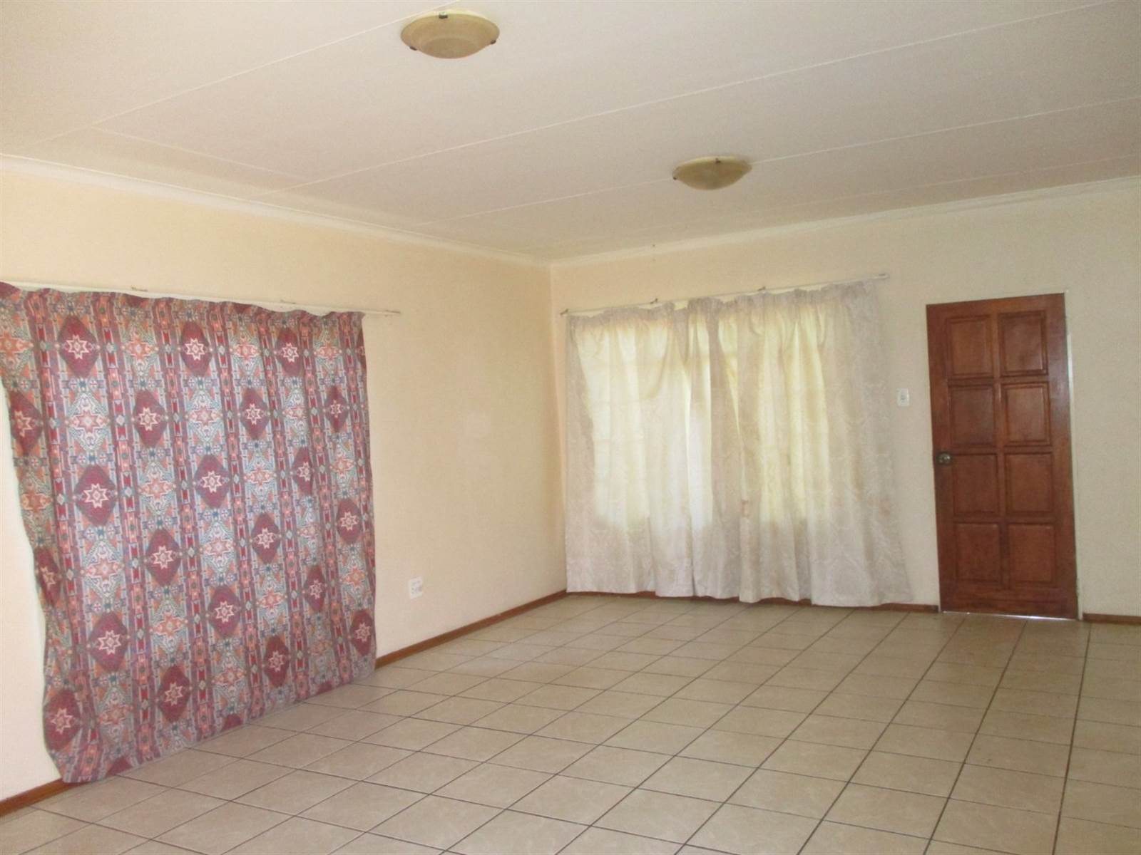 3 Bed Townhouse in Lydenburg photo number 2