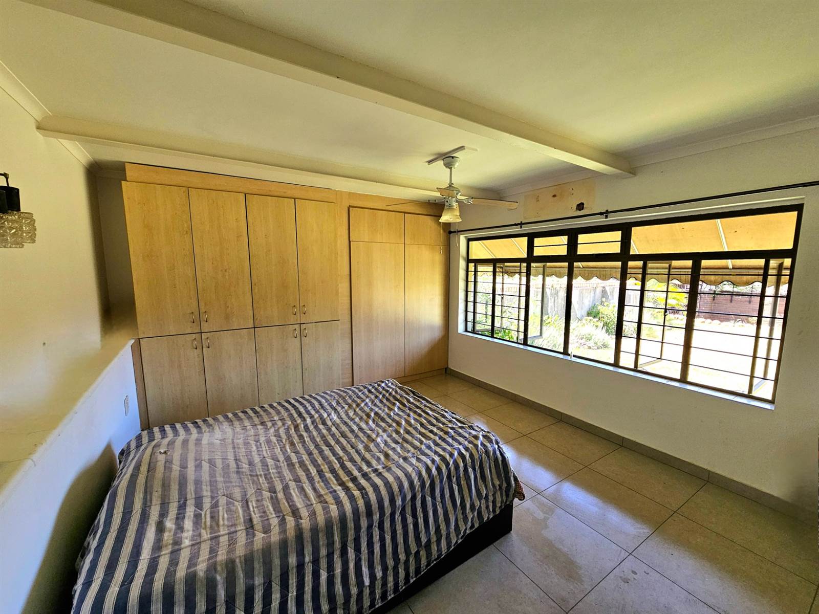 Bachelor apartment in Durban North photo number 4